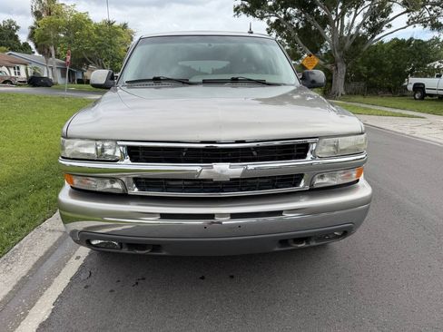 Used 2002 Chevrolet Suburban LT RWD image 6