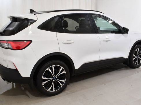 Used 2022 Ford Escape SE w/ SE Sport Appearance Package image 11