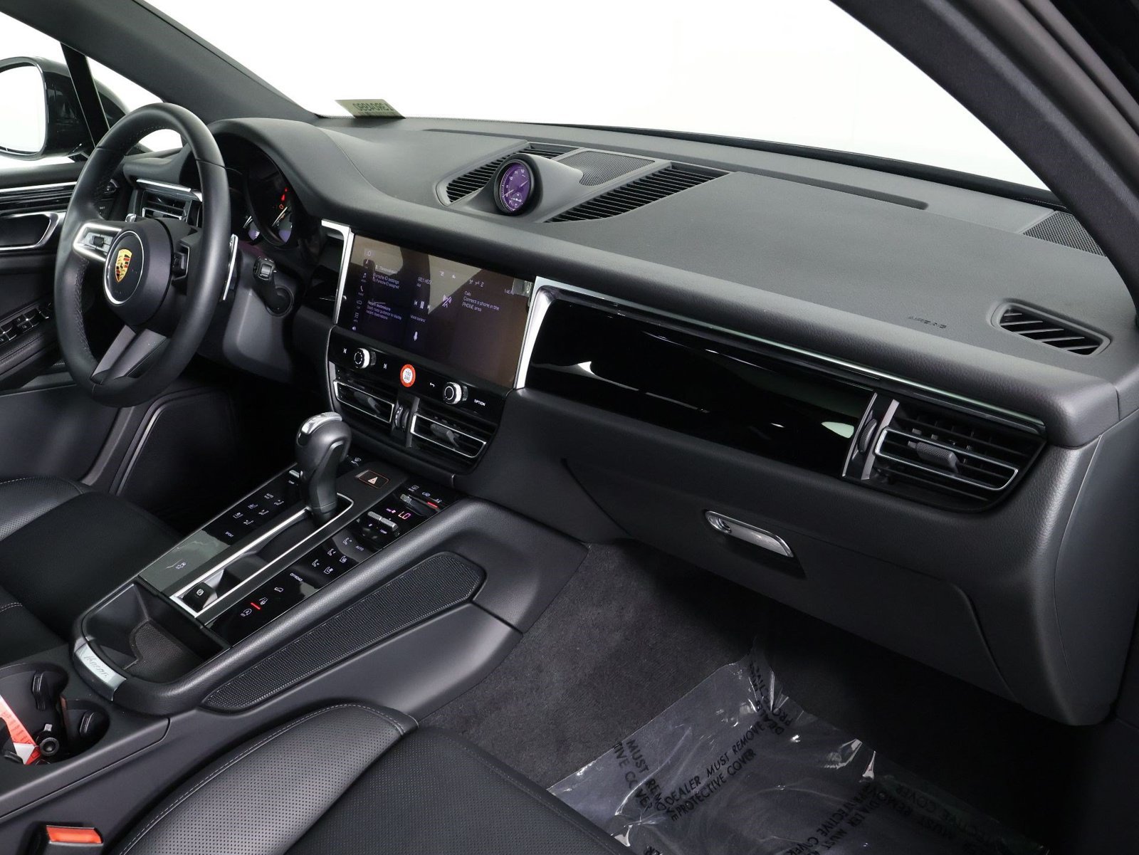 Certified 2026 Porsche Macan AWD/4WD image 24