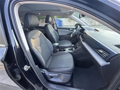 Used 2022 Volkswagen Taos SE w/ Panoramic Sunroof Package image 19