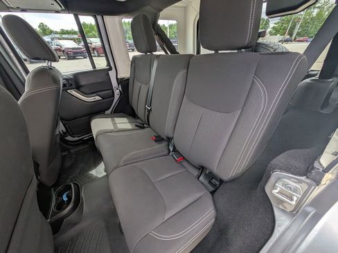 Used 2018 Jeep Wrangler Unlimited Sahara w/ Connectivity Group image 15