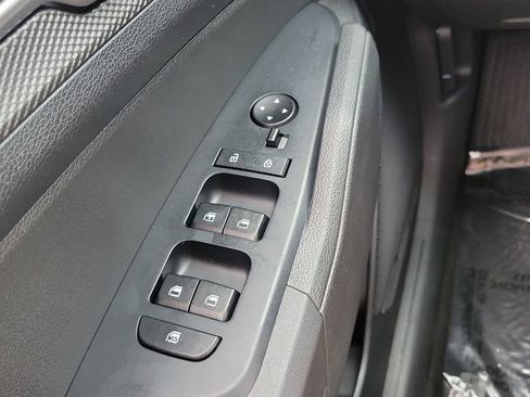 Used 2025 Kia Sportage LX AWD/4WD image 19