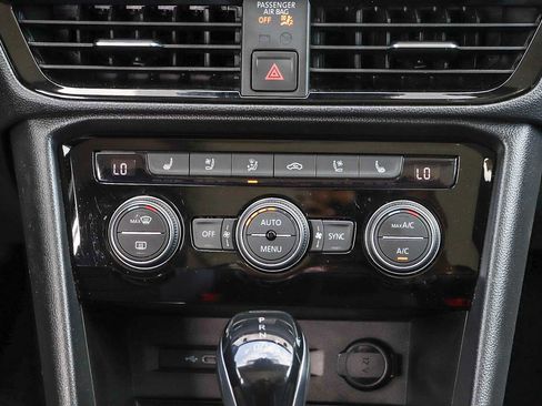 Used 2022 Volkswagen Taos SEL w/ Panoramic Sunroof Package image 16