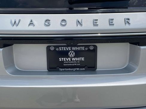 Used 2024 Jeep Wagoneer L Series II w/ Flexible Seating Group AWD/4WD image 7