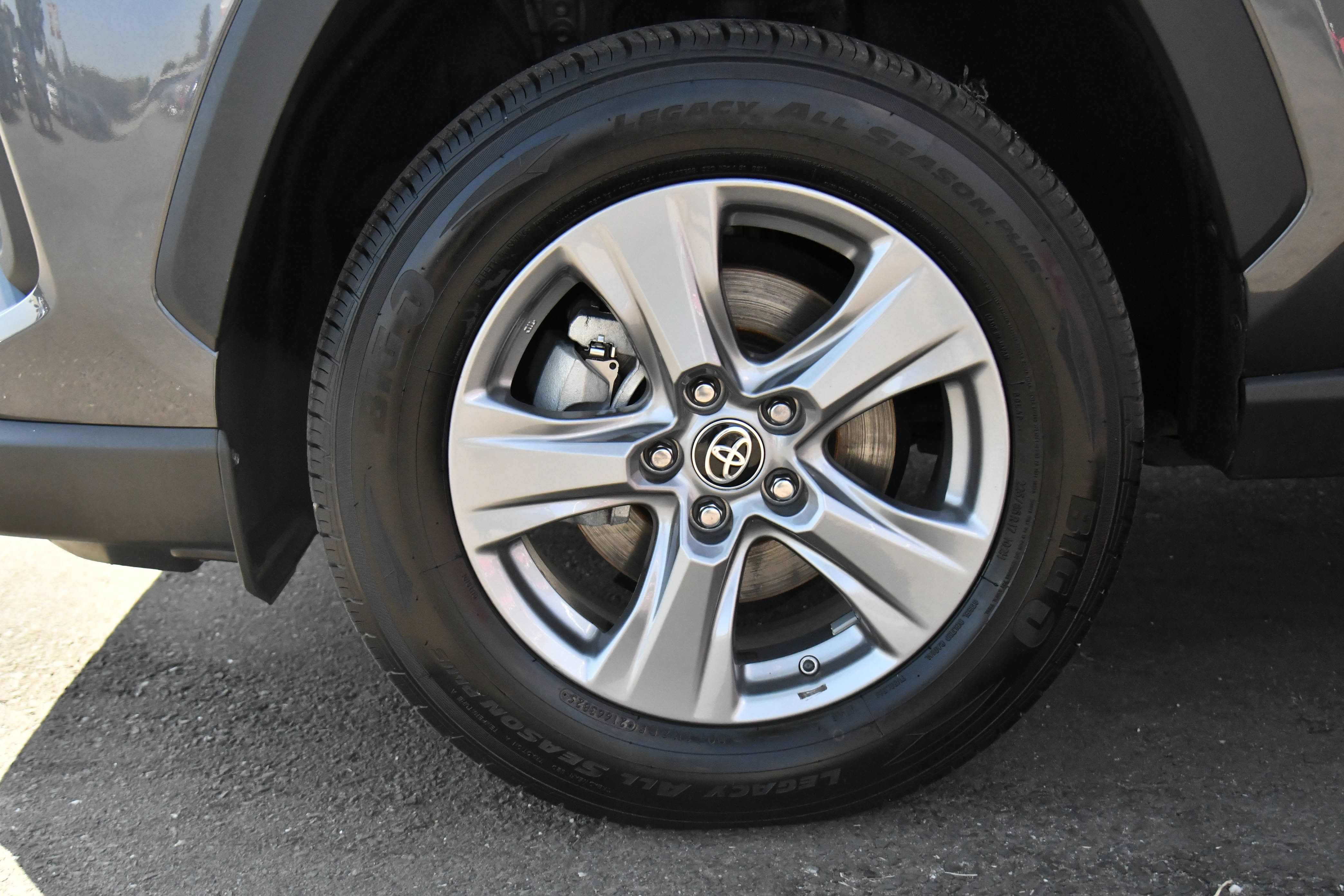 Used 2024 Toyota RAV4 LE AWD/4WD image 12