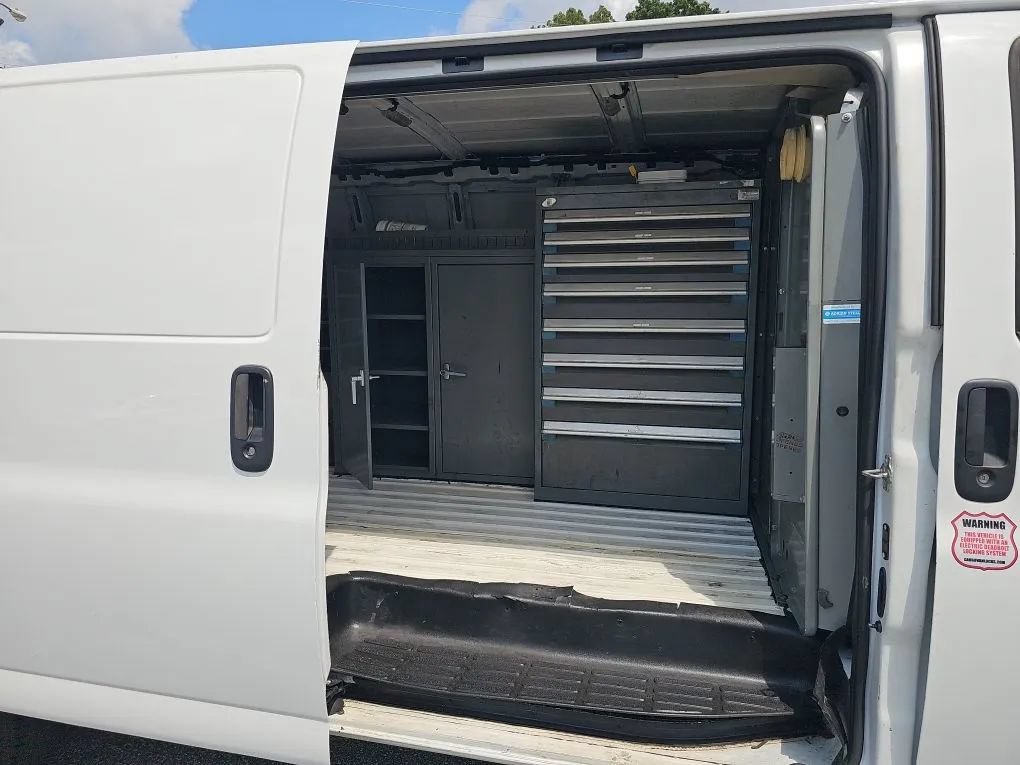 Used 2017 Chevrolet Express 3500 Extended RWD image 12