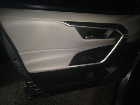 Used 2023 Toyota RAV4 XLE Premium image 27