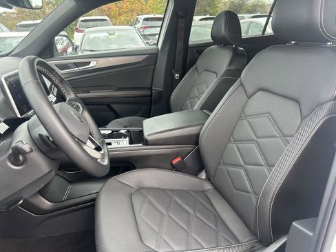 Used 2024 Volkswagen Atlas Cross Sport SE image 13