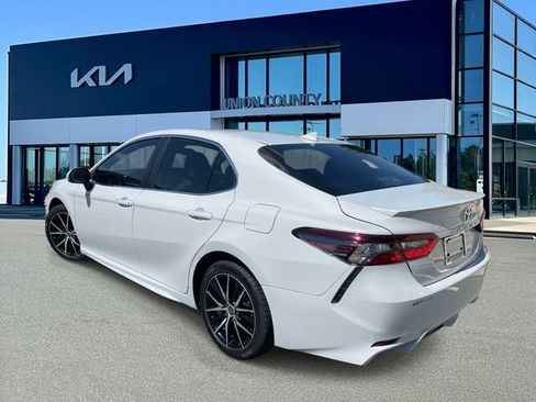 Used 2023 Toyota Camry SE FWD image 4