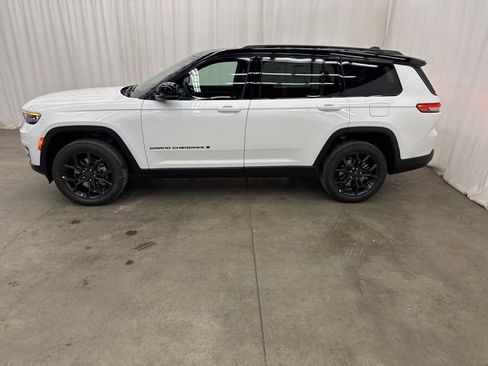 New 2025 Jeep Grand Cherokee L Limited w/ Trailer Tow Package image 32