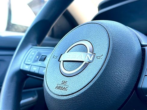 Used 2024 Nissan Rogue SV FWD image 30