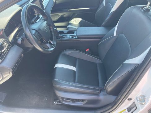 Used 2025 Toyota Camry SE FWD image 10