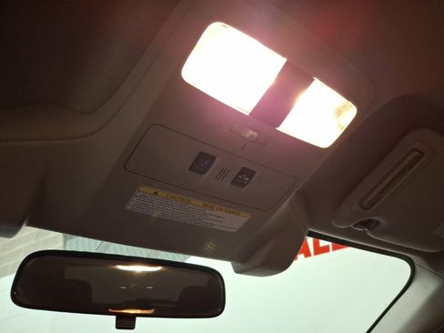 Used 2015 Subaru Crosstrek 2.0i Premium image 25