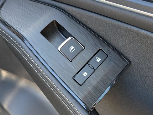 Used 2025 Nissan Rogue Platinum FWD image 37