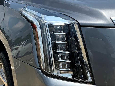 Used 2019 Cadillac Escalade ESV Premium Luxury image 26