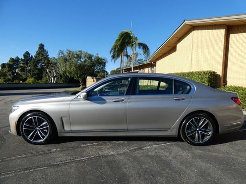 Used 2020 BMW 750i xDrive w/ Executive Package image 14