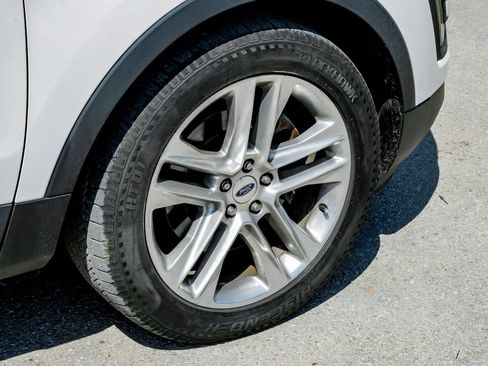 Used 2017 Ford Explorer XLT w/ Equipment Group 202A FWD image 59
