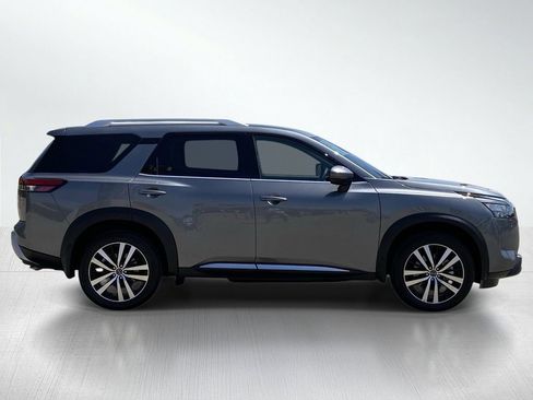 Used 2025 Nissan Pathfinder Platinum FWD image 10