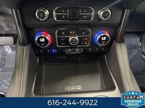 Used 2023 GMC Yukon XL AT4 AWD/4WD image 15