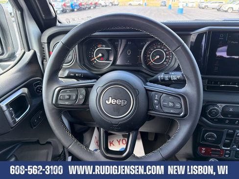 Used 2025 Jeep Wrangler Unlimited Rubicon AWD/4WD image 14