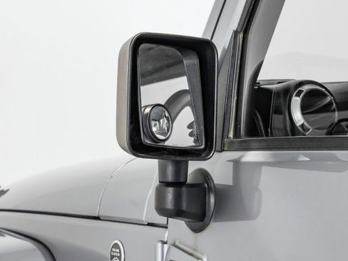 Used 2018 Jeep Wrangler Sahara w/ Connectivity Group image 30