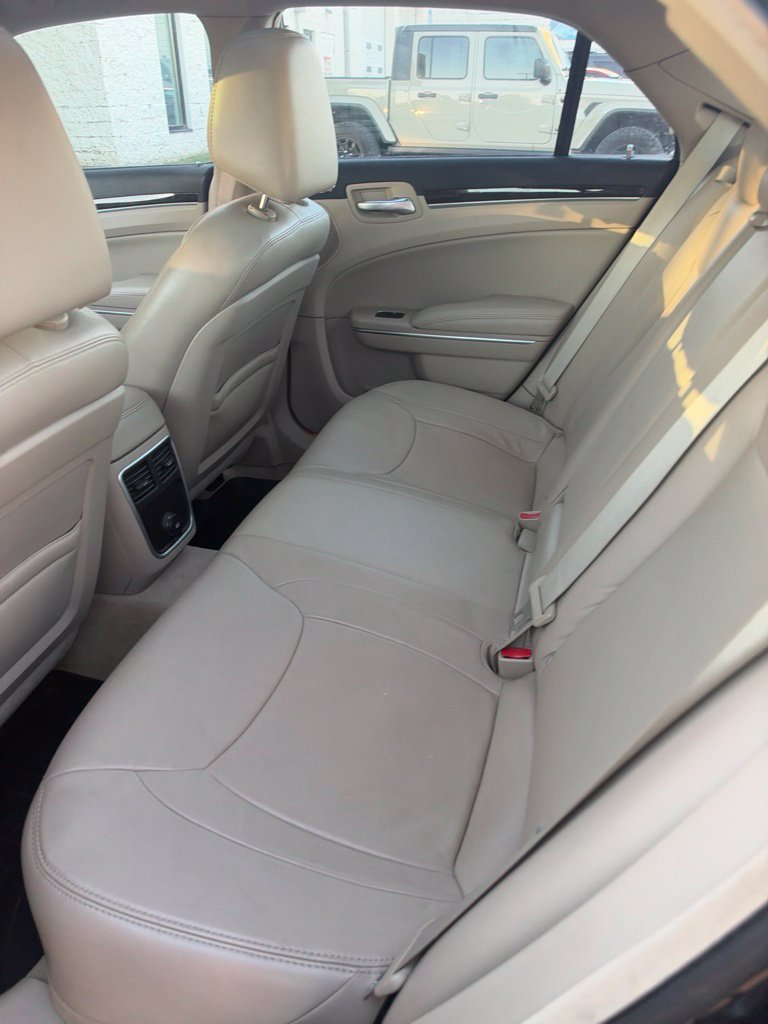 Used 2013 Chrysler 300 AWD w/ Driver Convenience Group image 8
