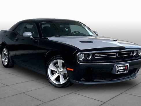 Used 2021 Dodge Challenger SXT RWD image 3