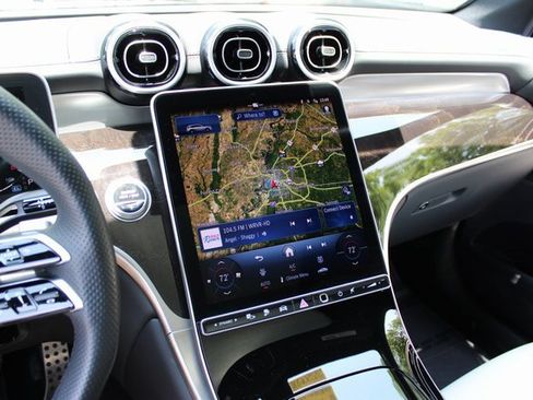 Used 2025 Mercedes-Benz GLC 350e GLC 350e 4MATICﾮ w/ AMG Line image 18