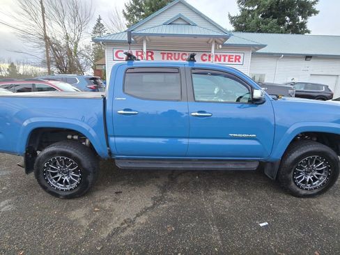 Used 2019 Toyota Tacoma Limited image 2