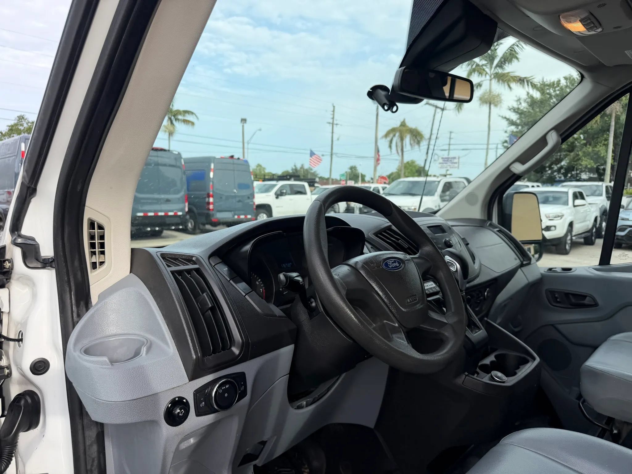 Used 2018 Ford Transit 350 XL RWD image 14