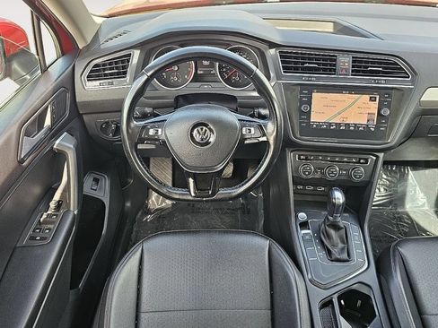 Used 2018 Volkswagen Tiguan SEL FWD image 13