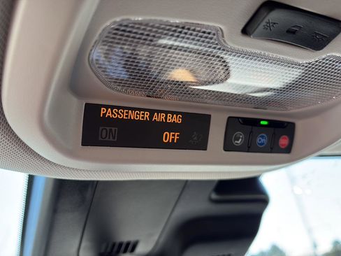 Used 2025 Chevrolet Trax LT w/ LT Convenience Package image 23