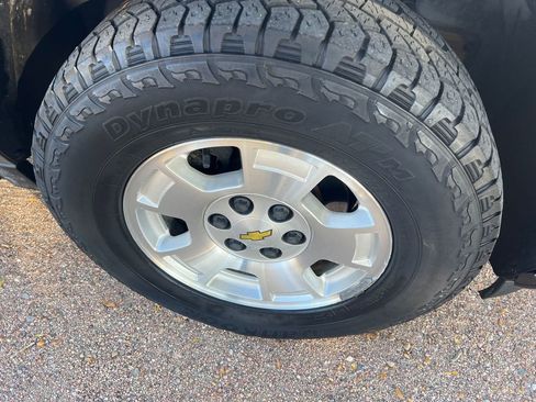 Used 2014 Chevrolet Suburban LT image 9