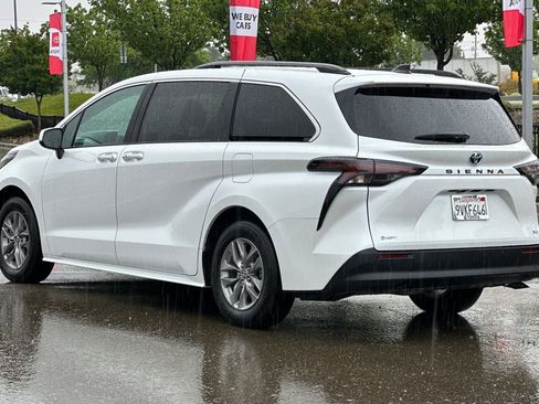 Certified 2025 Toyota Sienna XLE w/ XLE Plus Package image 6