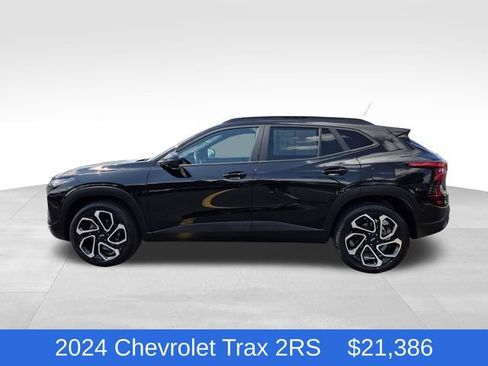 Certified 2024 Chevrolet Trax RS w/ Sunroof Package FWD image 2