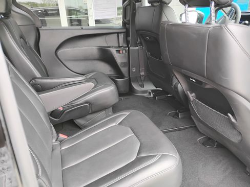 Used 2026 Chrysler Pacifica Select FWD image 18