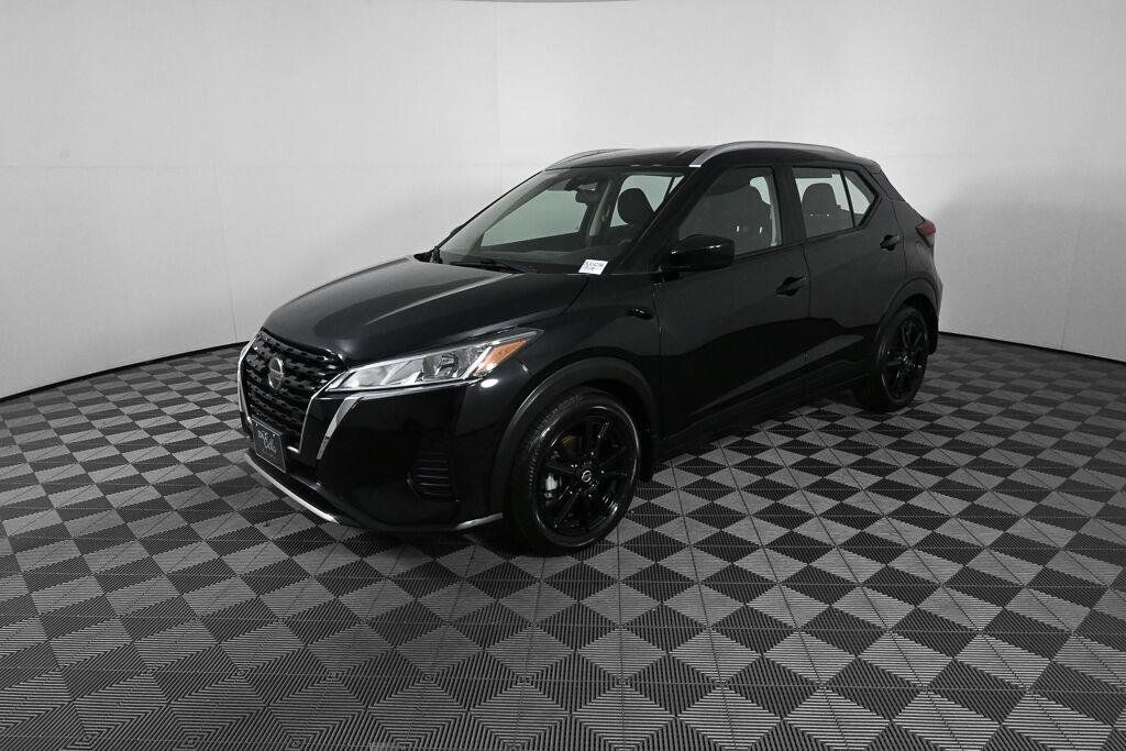 Used 2021 Nissan Kicks SV FWD image 1