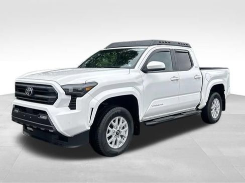 Certified 2024 Toyota Tacoma SR5 AWD/4WD image 1