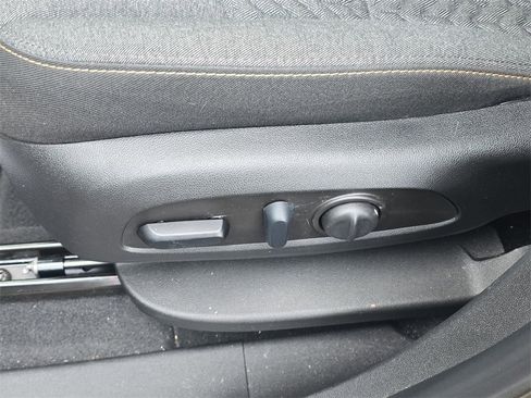 Used 2023 Chevrolet Equinox LT image 16