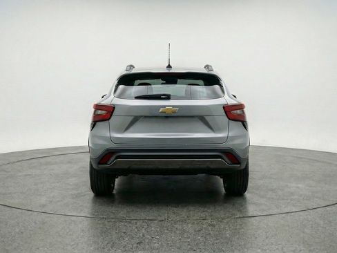 Used 2025 Chevrolet Trax LT w/ LT Convenience Package FWD image 7