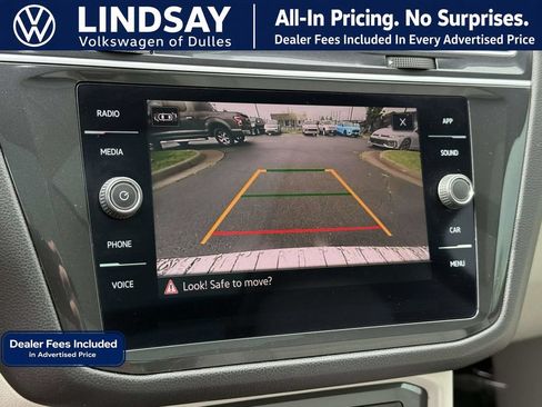 Used 2024 Volkswagen Tiguan SE w/ Panoramic Sunroof Package FWD image 18