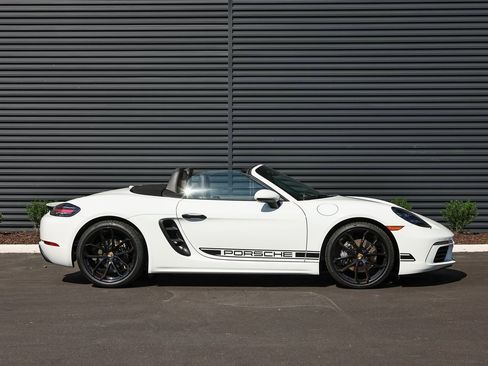 Certified 2024 Porsche 718 Boxster image 8