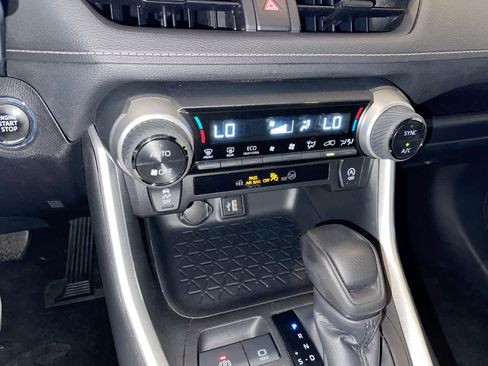 Used 2025 Toyota RAV4 XLE AWD/4WD image 18