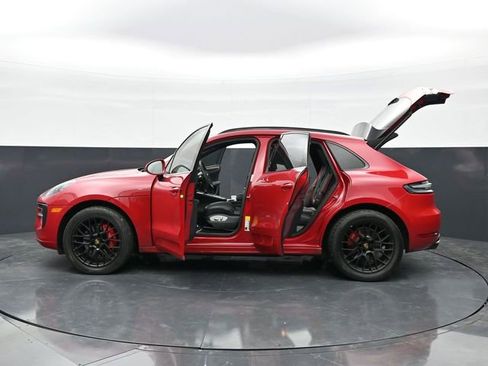 Used 2021 Porsche Macan GTS w/ Sport Chrono Package AWD/4WD image 46