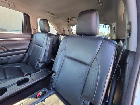 Used 2016 Toyota Highlander Limited image 22
