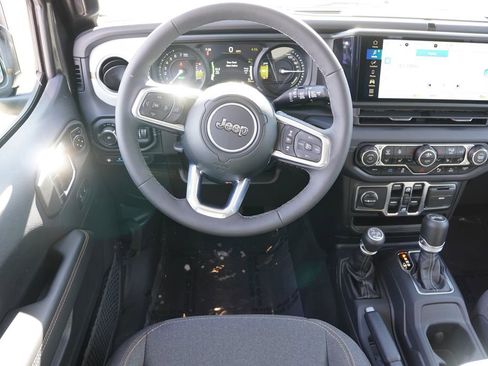 Certified 2025 Jeep Wrangler Unlimited Sahara w/ Safety Group image 19