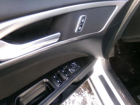 Used 2017 Ford Fusion SE image 10