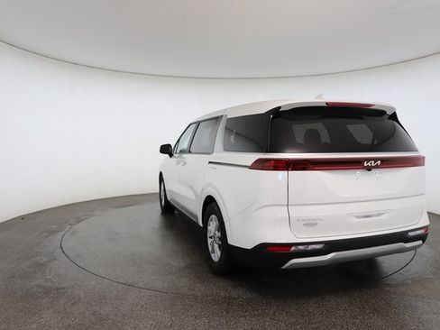 Used 2024 Kia Carnival LX image 12