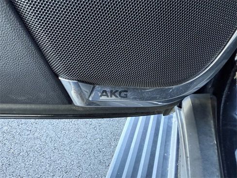 Used 2021 Cadillac Escalade Premium Luxury w/ Driver Assist Tech Package image 28