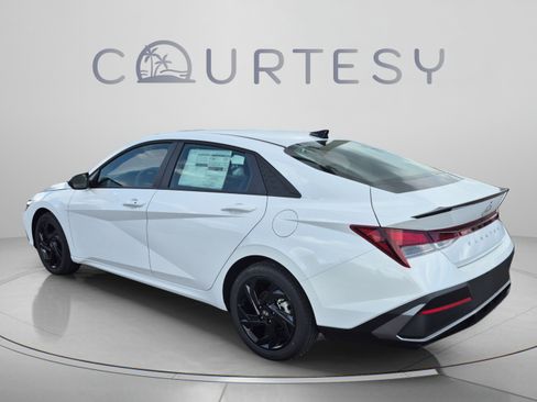 New 2026 Hyundai Elantra SEL Sport FWD image 3